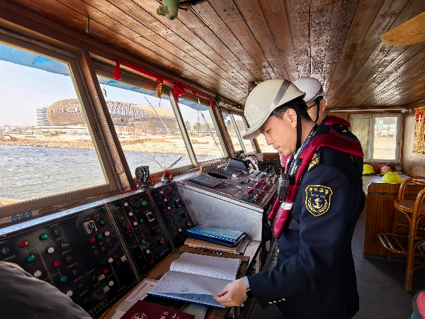 政务信息[2025]37号0115春运期间 南沙海事处组织前往广东省重点项目作业水域开展隐患排查  22.jpg