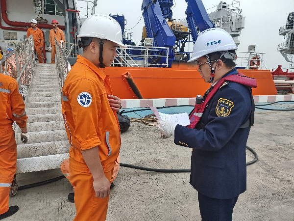 政务信息[2025]97号0217南沙海事处助力辖区科考船复工复产 微信图片_20250214162504.jpg